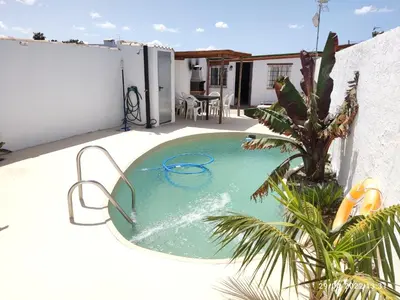 a small swimming pool on the side of a house at Villa Tokio con jacuzzi y piscina privada in Chiclana de la Frontera