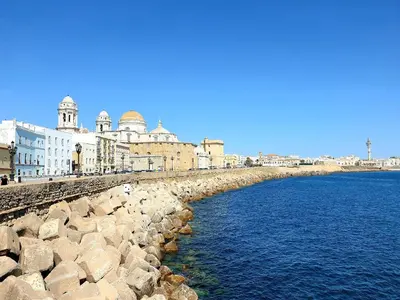 a group of buildings on the shore of a body of water at Sherryflat Cádiz in Cádiz