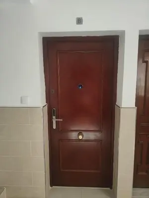 a wooden door with a gold knob on it at Apartamento Las Dunas in El Puerto de Santa María
