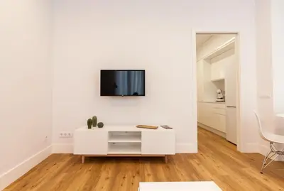 a white living room with a tv on a white wall at Apartamento Barrocal in Cádiz