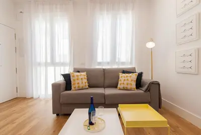 a living room with a couch and a table at Apartamento Barrocal in Cádiz