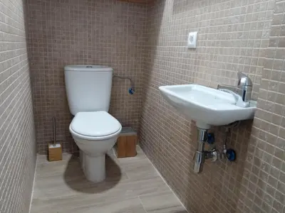 a bathroom with a toilet and a sink at Estudio jacuzzi Luz de Jerez in Jerez de la Frontera