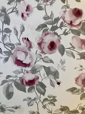 a floral pattern with pink roses on a white background at GATU PREMIUM La Casa del Arco con wifi, aire acc, terraza ,