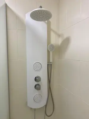 a shower with a shower head in a bathroom at Apartamento céntrico “Los Pajaritos” con garaje. in Jerez de la Frontera