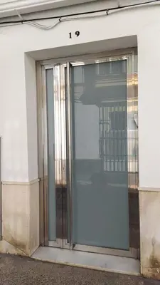 a sliding glass door on a building with the number thirteen at Sherryflat C/ Arcos in Jerez de la Frontera