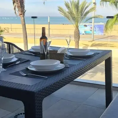 Boutelou playa con vistas al mar