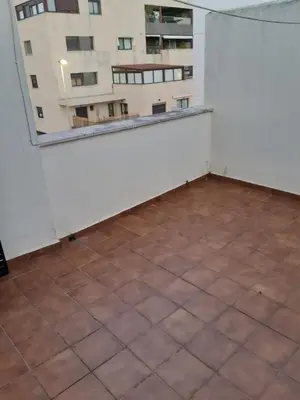 a room with a white wall and a tile floor at Casa Grande Zona Norte in Jerez de la Frontera