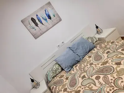 a bedroom with a bed and a picture on the wall at Twins' Home Ponce, Jerez Centro, Cádiz, wifi in Jerez de la Frontera