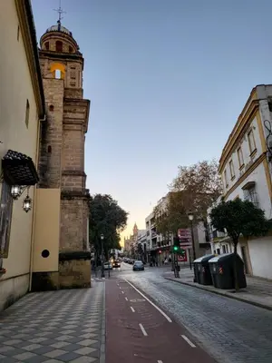 an empty city street with a clock tower on a building at Twins' Home Ponce, Jerez Centro, Cádiz, wifi in Jerez de la Frontera