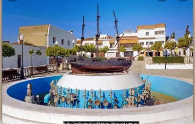 a fountain with a ship on top of it at Casa Babuche in Algar