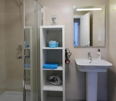 a bathroom with a sink and a shower and a mirror at Felipe Frente al rio in Sanlúcar de Barrameda