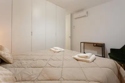 a bedroom with a large bed with towels on it at El DESCANSO de San Antonio by Cadiz4Rentals in Cádiz