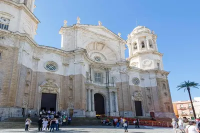 a large cathedral with people standing in front of it at El DESCANSO de San Antonio by Cadiz4Rentals in Cádiz