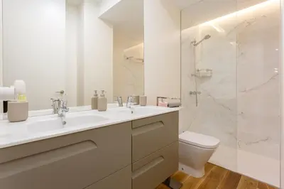 a bathroom with a sink and a toilet and a shower at El DESCANSO de San Antonio by Cadiz4Rentals in Cádiz