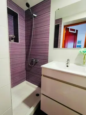 a bathroom with a shower and a sink at JMC Apartamento CENTRO HISTÓRICO in El Puerto de Santa María