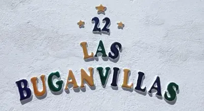 a sign that says las canacionias on a white wall at Villa Buganvillas, relax con piscina privada a pocos minutos de la Barrosa y Santi Petri in Chiclana de la Frontera