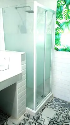 a bathroom with a shower and a sink at Villa Buganvillas, relax con piscina privada a pocos minutos de la Barrosa y Santi Petri in Chiclana de la Frontera