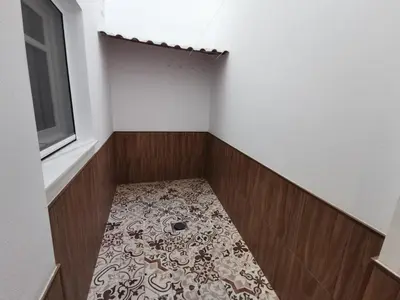 a corner of a room with a shower with a tile floor at Casa Viento de Levante in Cádiz