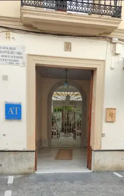 an entrance to a building with an archway at ALOJAMIENTO La CAPILLITA HABITACION CON BAÑO in Sanlúcar de Barrameda