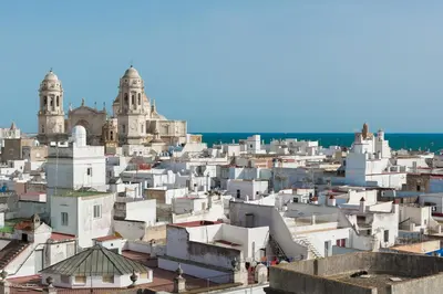 a view of a city with buildings at Estudio Las Navas in Cádiz