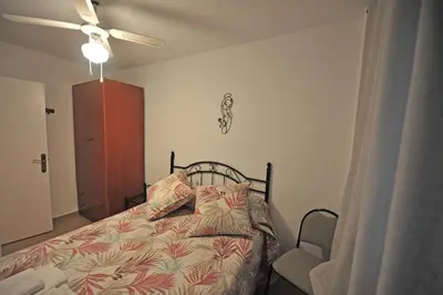 a bedroom with a bed and a ceiling fan at Laguna 3 dormitorios Acogedor in Cádiz