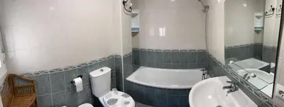 a bathroom with a tub and a toilet and a sink at Apartamento Centro Playa in Sanlúcar de Barrameda