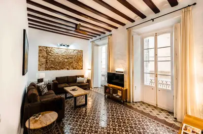 a living room with a couch and a table at Casa del Sur in Cádiz