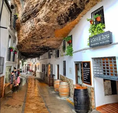 an alley with a stone tunnel in a building at La casa de la luz in San Fernando