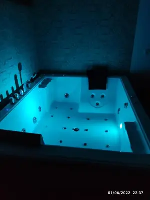 a blue bath tub with a face in the middle at Villa Bali con jacuzzi climatizado y piscina climatizada con jacuzzi in Chiclana de la Frontera