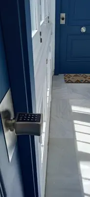 a door with a remote control sticking out of it at el 2 de Flamenco 2ºB in Cádiz