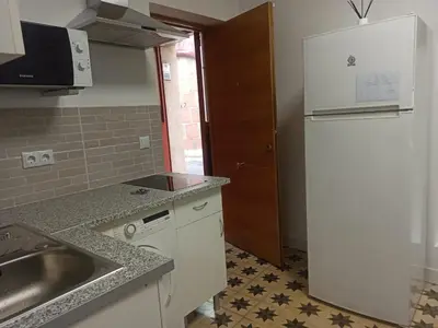 a small kitchen with a sink and a refrigerator at Apartamento Nayca in Jerez de la Frontera