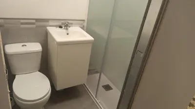 a bathroom with a toilet and a sink at Apartamento Nayca in Jerez de la Frontera