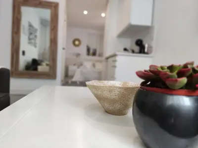 a bowl of fruit sitting on a counter in a kitchen at Casa Mundaka in Sanlúcar de Barrameda