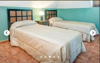 two beds in a hotel room with twoinylacersacers at HIDALMAR in Arcos de la Frontera