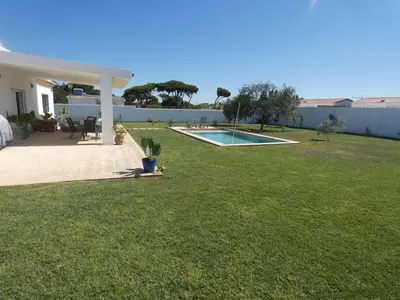 a backyard of a house with a swimming pool at Villa Olivia con Piscina, Jardin y Parking in Chiclana de la Frontera