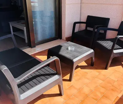a room with chairs and a table and a coffee table at Loft con encanto cerca del centro + Parking in Jerez de la Frontera