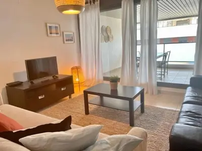 a living room with a couch and a coffee table at GATU PREMIUM Racimo, terraza, aire ac, piscina comun, wifi y parking 
