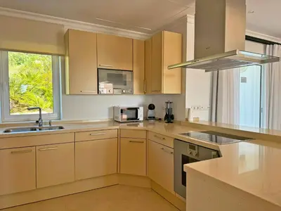a kitchen with a sink and a microwave at Villa Los Olivos - Ole Solutions in Arcos de la Frontera