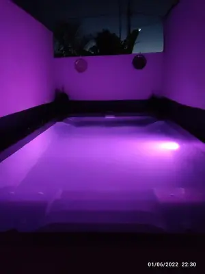 a purple room with a bathtub with a purple light at Villa egipto con jacuzzi y piscina climatizada in Chiclana de la Frontera