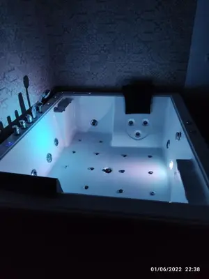 a white bath tub with a face in the middle at Villa egipto con jacuzzi y piscina climatizada in Chiclana de la Frontera