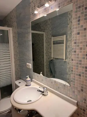 a bathroom with a sink and a mirror at Apartamento Playa Victoria in Cádiz
