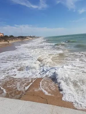 a beach with the ocean and the waves at La Costilla centro y playa in Rota