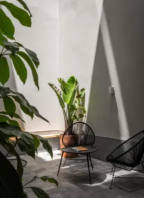 a living room with a couch and a table at BYPILLOW La Sal in Cádiz