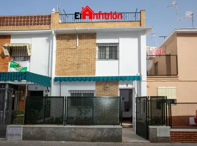 a white building with a red mutation sign on it at El Anfitrión - La Cómoda in Sanlúcar de Barrameda