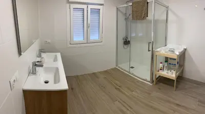 a bathroom with a sink and a shower at La Ranaverde, piscina y playa in Chiclana de la Frontera