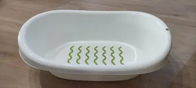 a white bowl with a wire coil on it at El pisito Sanlúcar in Sanlúcar de Barrameda