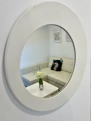 a mirror reflecting a living room with a couch at GATU PREMIUM Alma marinera, Preferente mayores de 21 años y familias in Cádiz