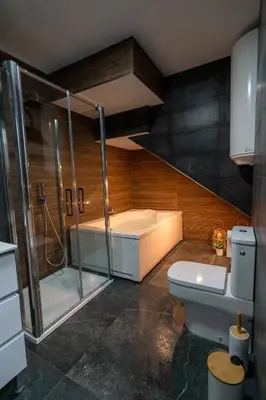 a bathroom with a bath tub and a toilet at Apartamento Cabildo Spa 2 in Sanlúcar de Barrameda