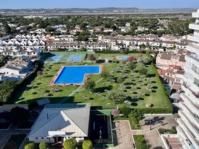 an aerial view of a large yard with a swimming pool at GATU Villa Soleá parking, piscina, pistas tenis, playa de Valdelagrana in El Puerto de Santa María