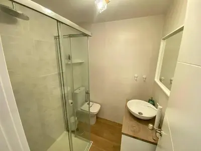 a bathroom with a shower and a sink and a toilet at Apartamento Trascuesta, PLENO CENTRO in Sanlúcar de Barrameda